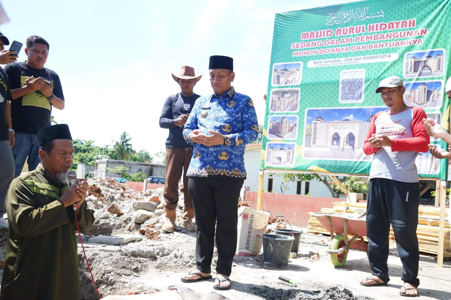 Bupati Irwan Letakkan Batu Pertama Pembangunan Masjid Nurul Hidayah Puncak Indah 